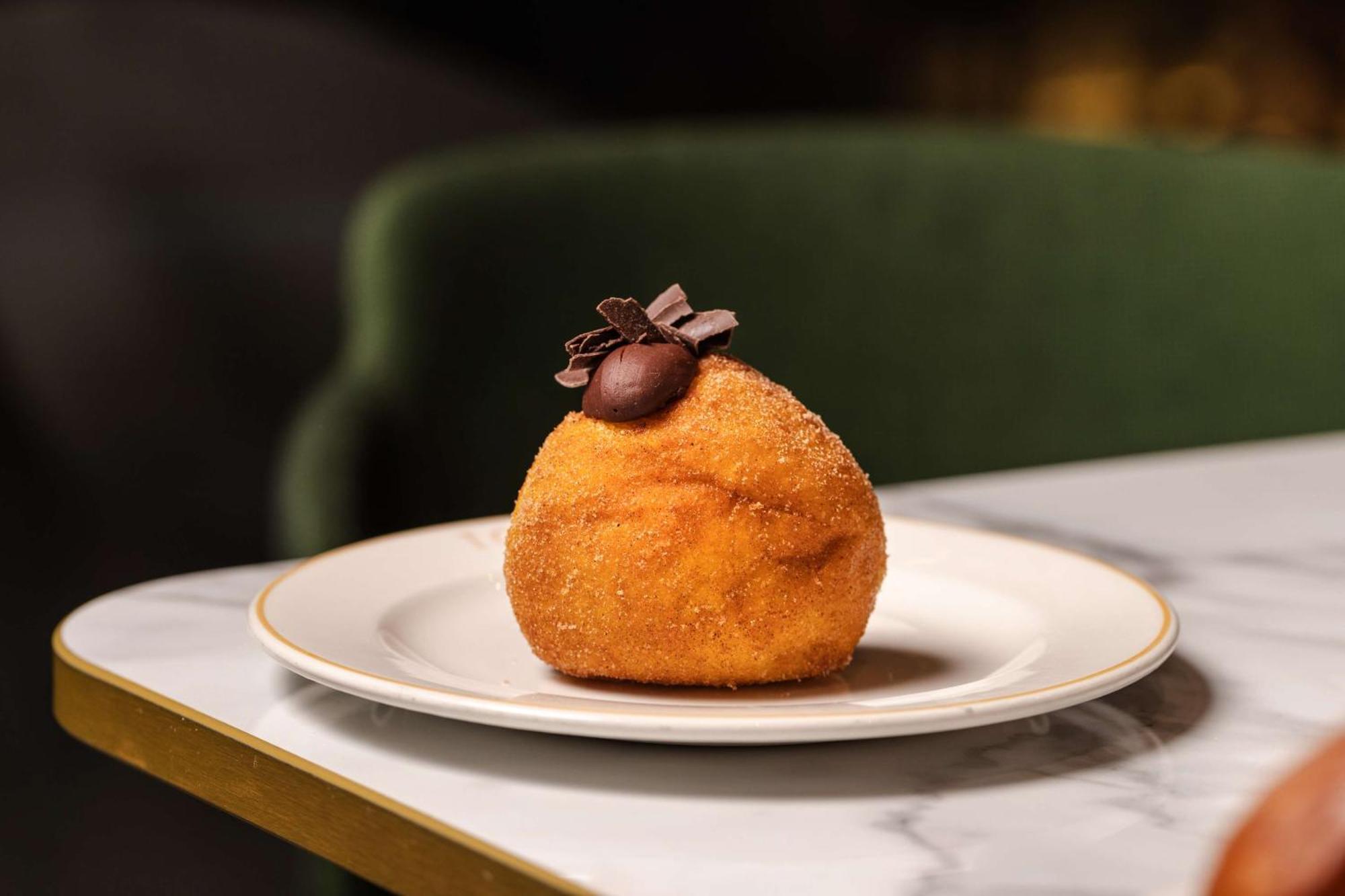 Art'Otel London Battersea Power Station, Powered By Radisson Hotels Londres Exterior foto A chocolate-filled zeppola