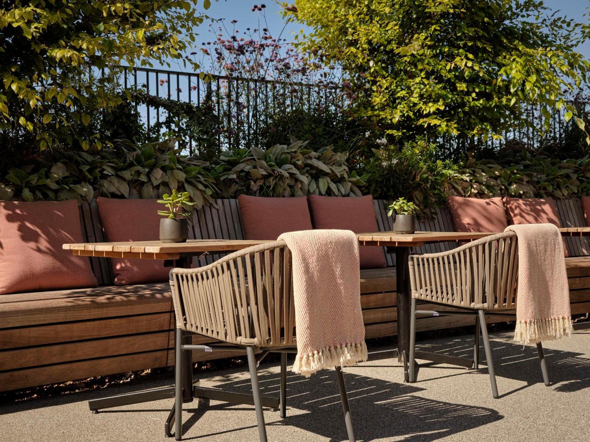 Art'Otel London Battersea Power Station, Powered By Radisson Hotels Londres Exterior foto The rooftop terrace