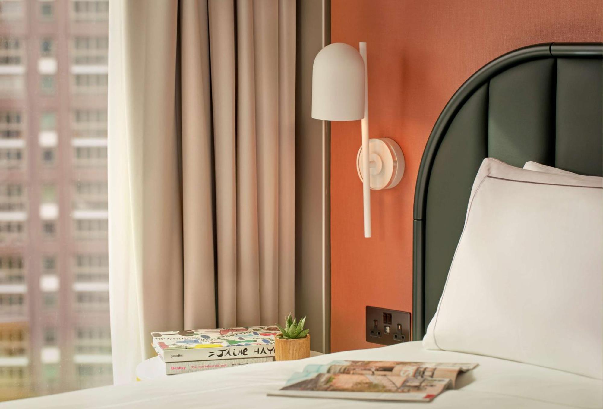Art'Otel London Battersea Power Station, Powered By Radisson Hotels Londres Exterior foto A wall light