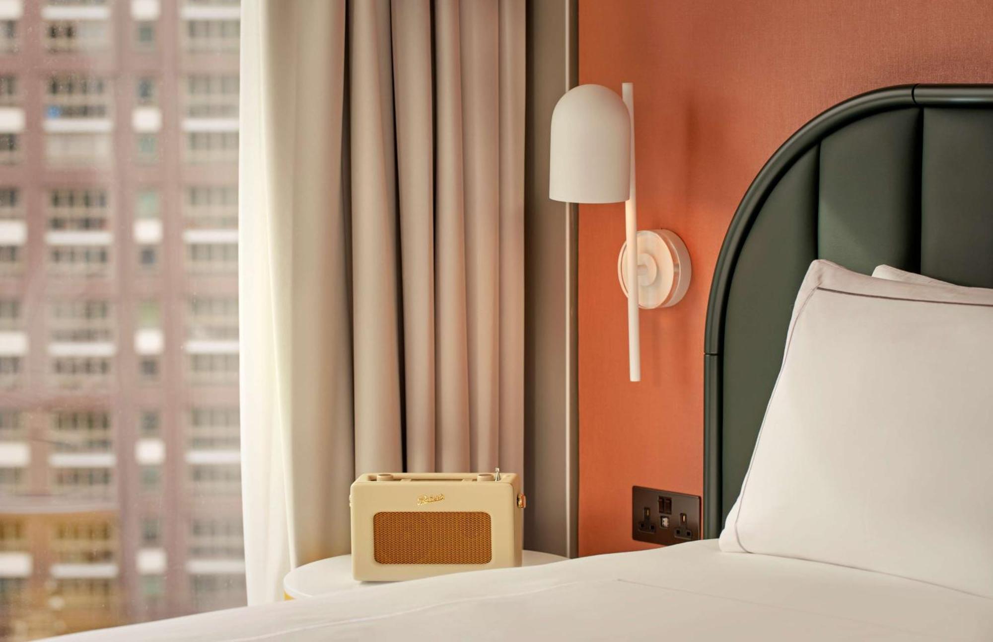 Art'Otel London Battersea Power Station, Powered By Radisson Hotels Londres Exterior foto A bedroom at the hotel