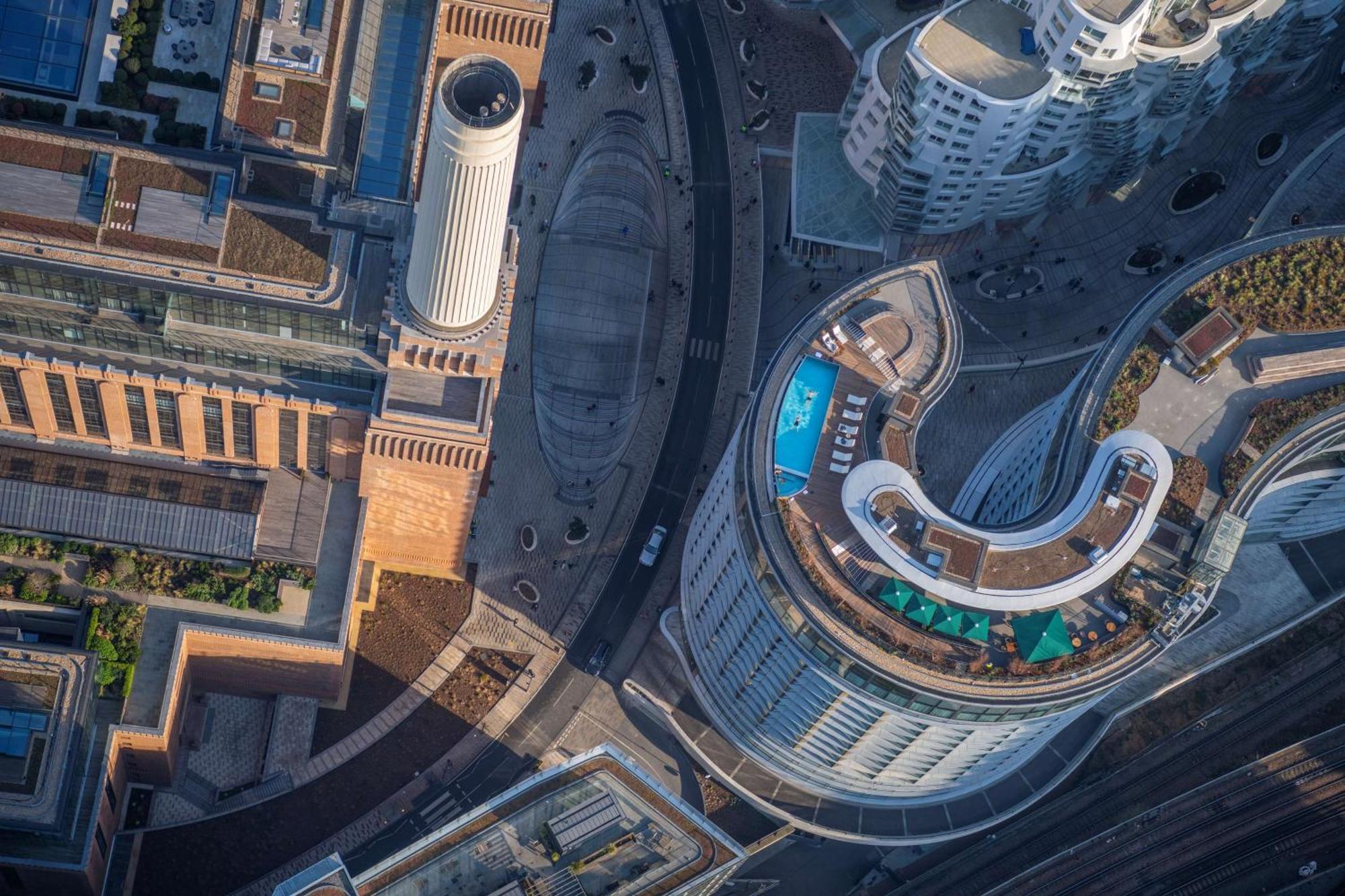 Art'Otel London Battersea Power Station, Powered By Radisson Hotels Londres Exterior foto Aerial view of the complex
