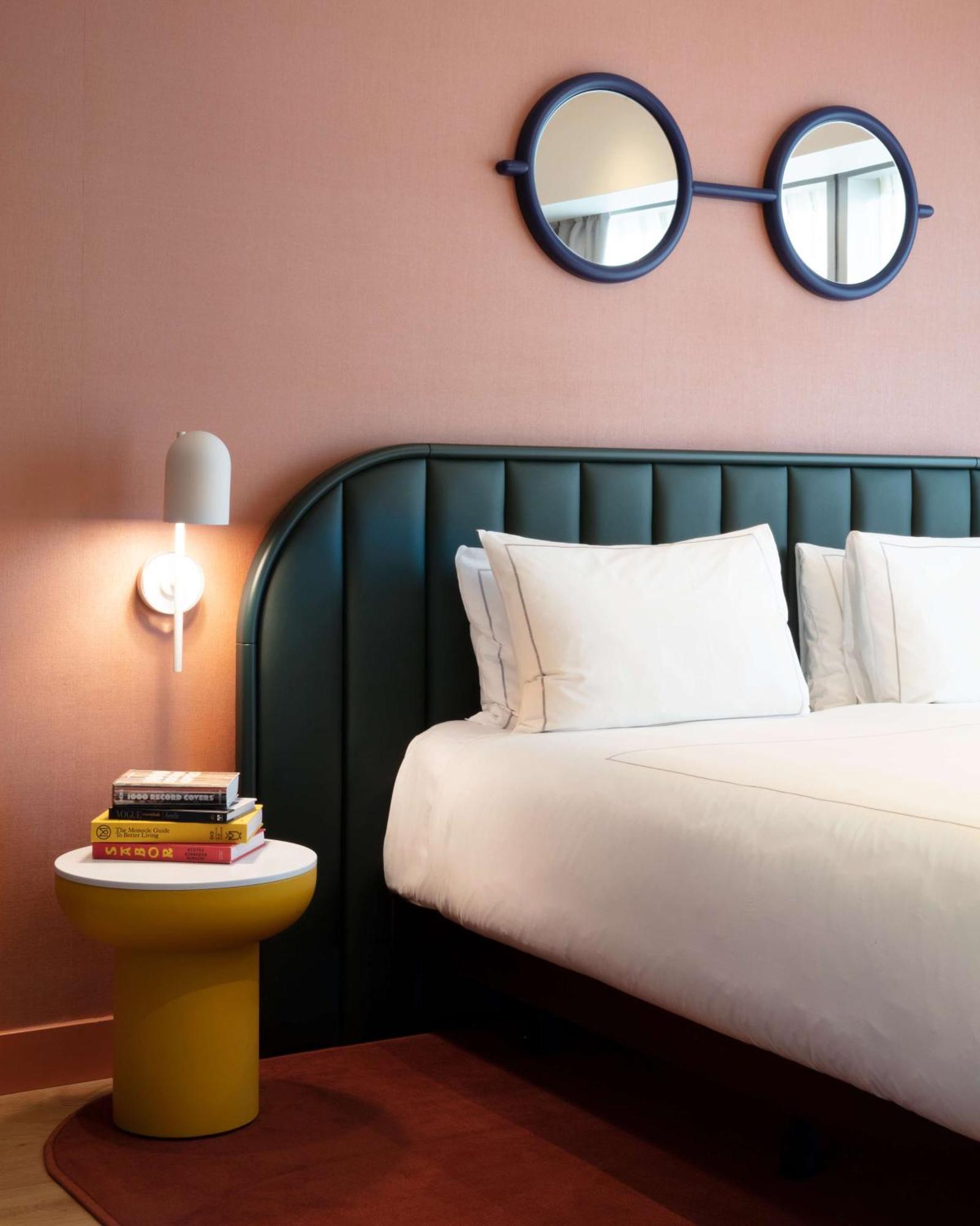 Art'Otel London Battersea Power Station, Powered By Radisson Hotels Londres Exterior foto A bedroom at the Standard East Village